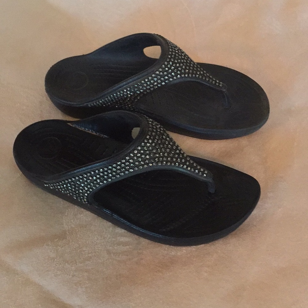 Crocs women’s Embellished flip flop